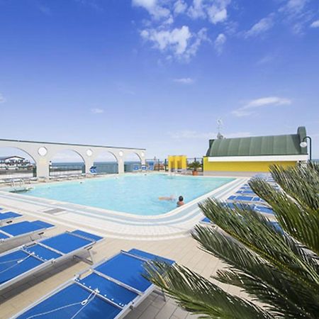 Residence Cristoforo Colombo - Carraro Immobiliare - Family Apartments Caorle Dış mekan fotoğraf