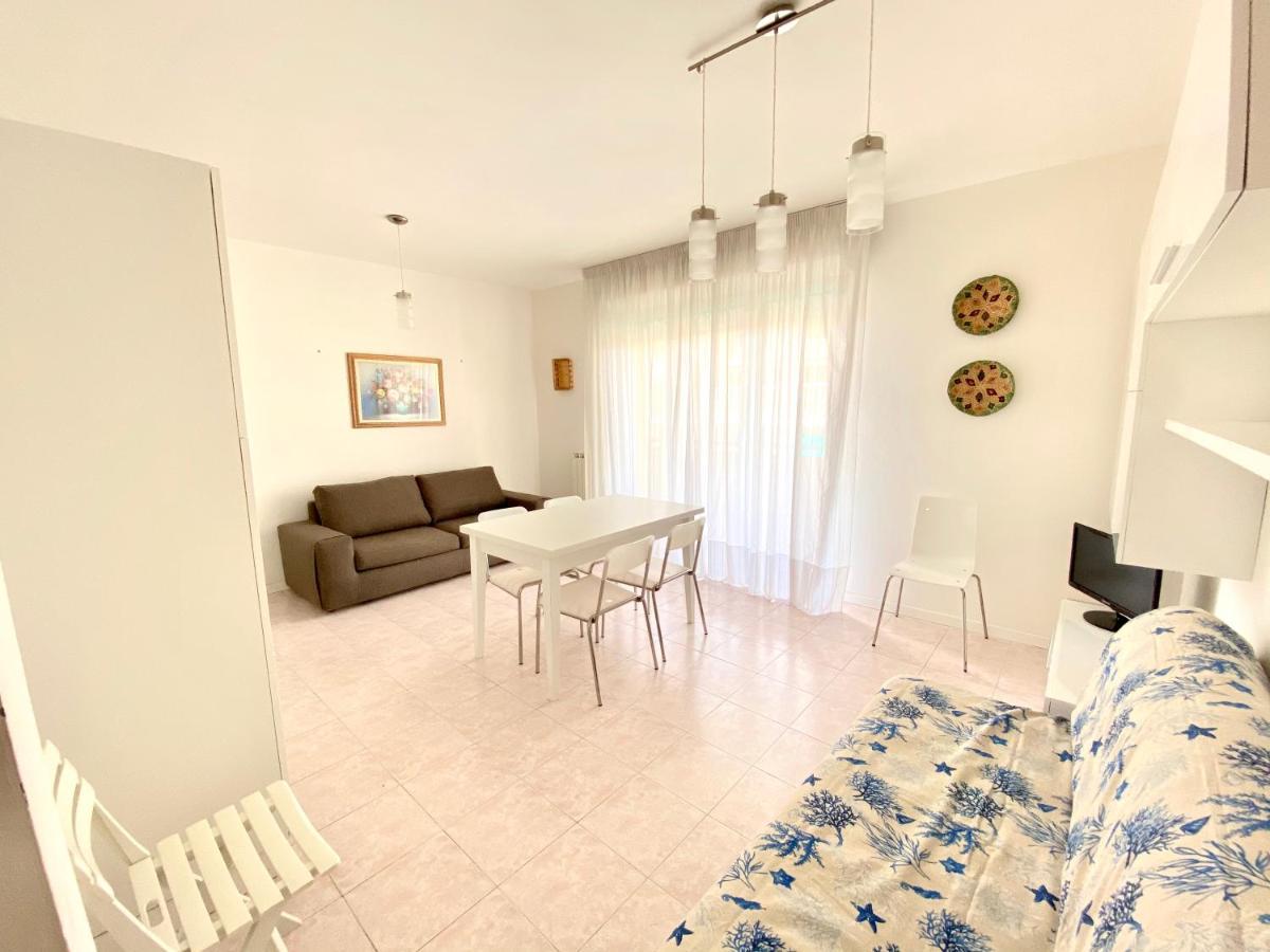Residence Cristoforo Colombo - Carraro Immobiliare - Family Apartments Caorle Dış mekan fotoğraf