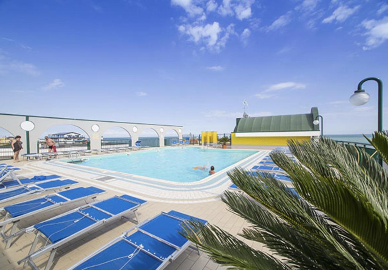 Residence Cristoforo Colombo - Carraro Immobiliare - Family Apartments Caorle Dış mekan fotoğraf